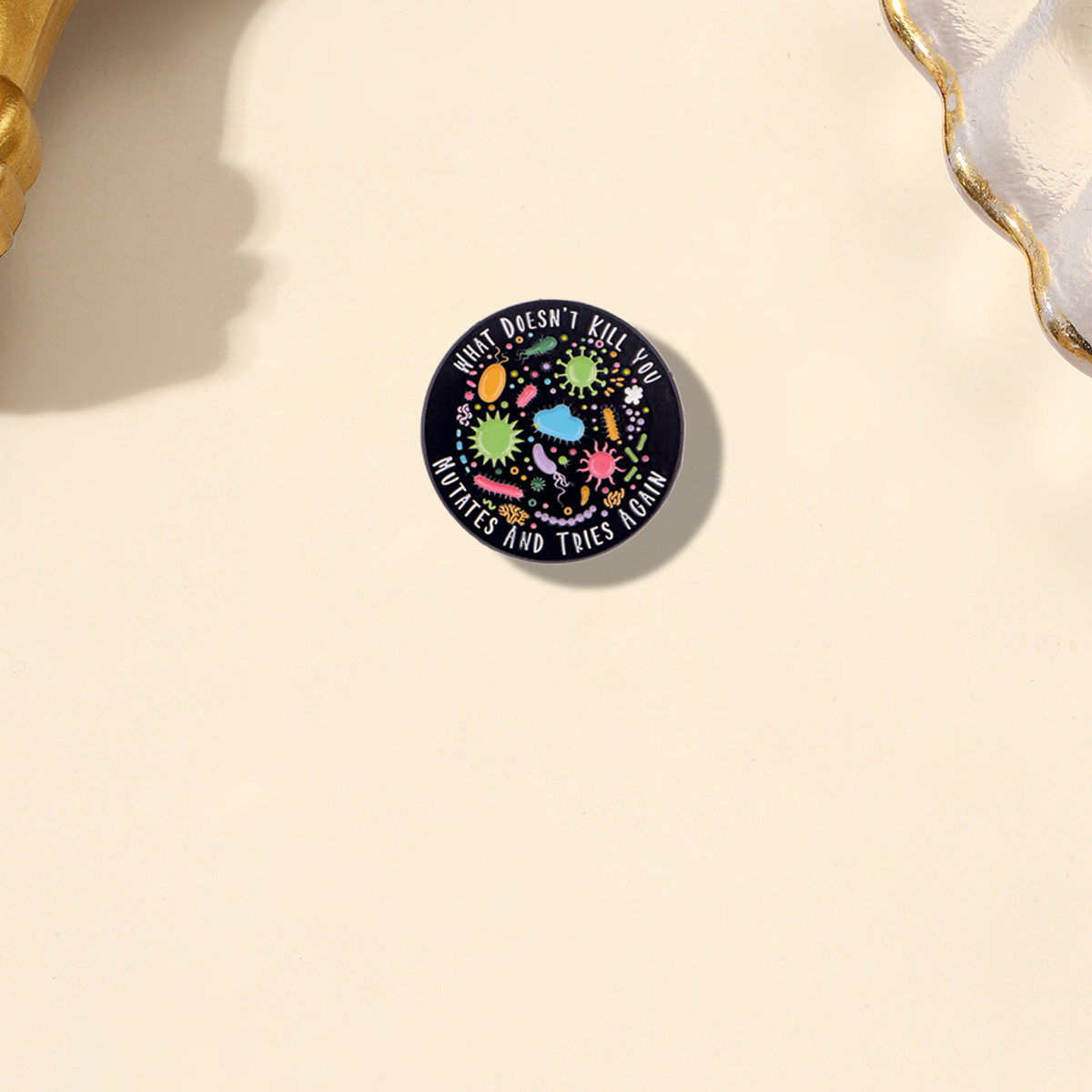 Bacterial Pattern Brooch, Univ - Pin Button Badge recensione e prezzo