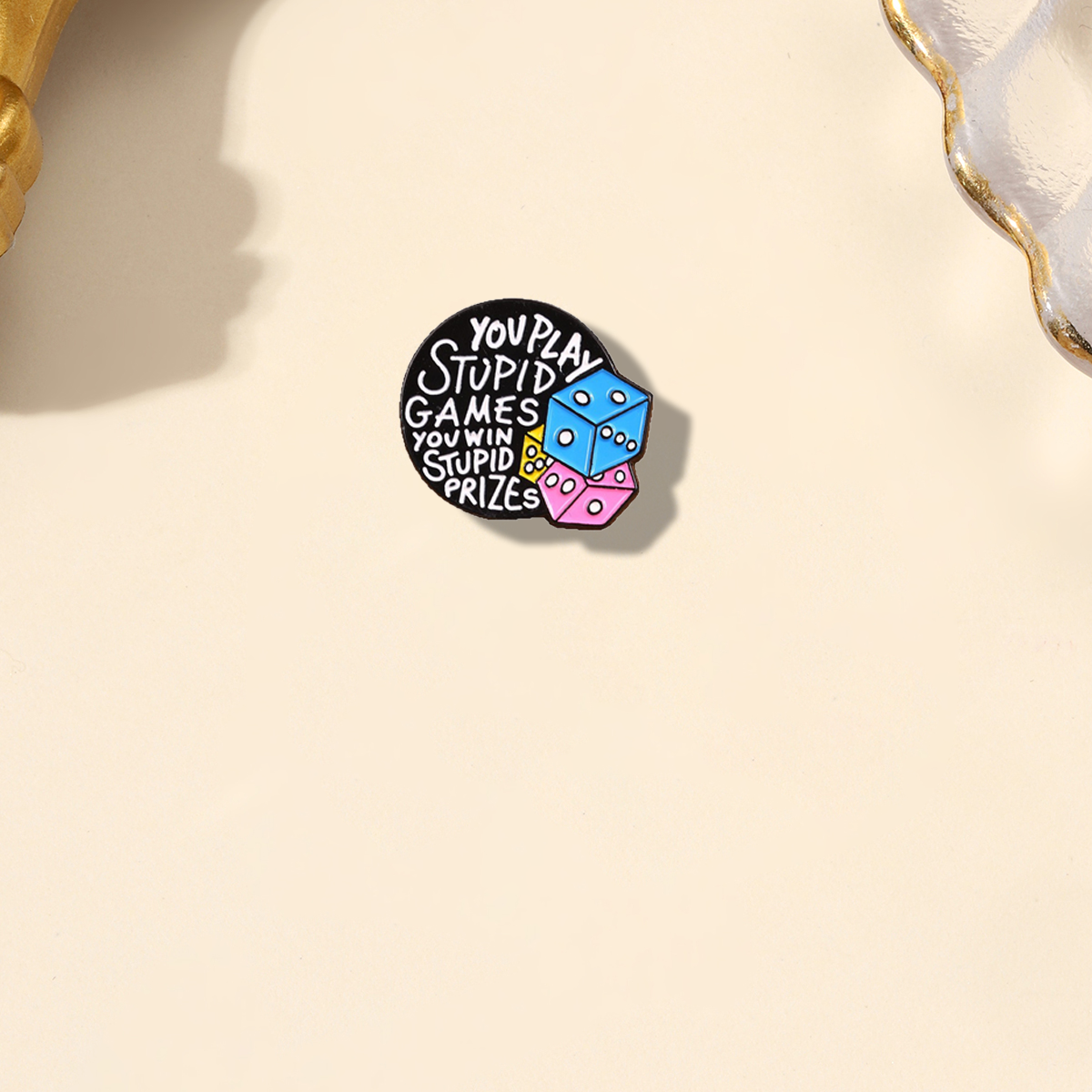 Bacterial Pattern Brooch, Univ - Pin Button Badge recensione e prezzo
